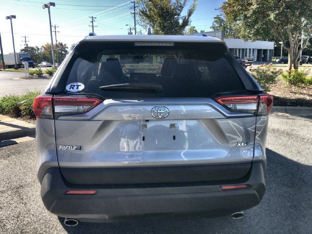 Used 2019 Toyota RAV4 XLE Premium FWD image 7