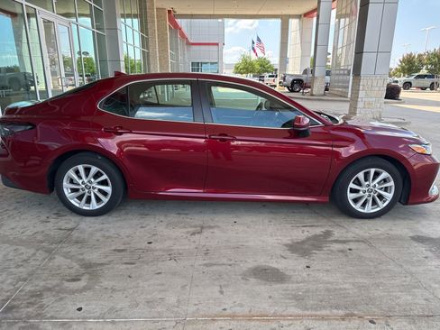 Used 2021 Toyota Camry LE FWD image 10