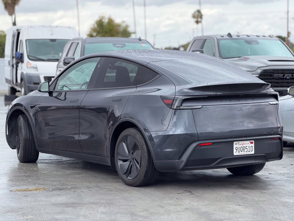 Used 2026 Tesla Model Y 2WD image 3