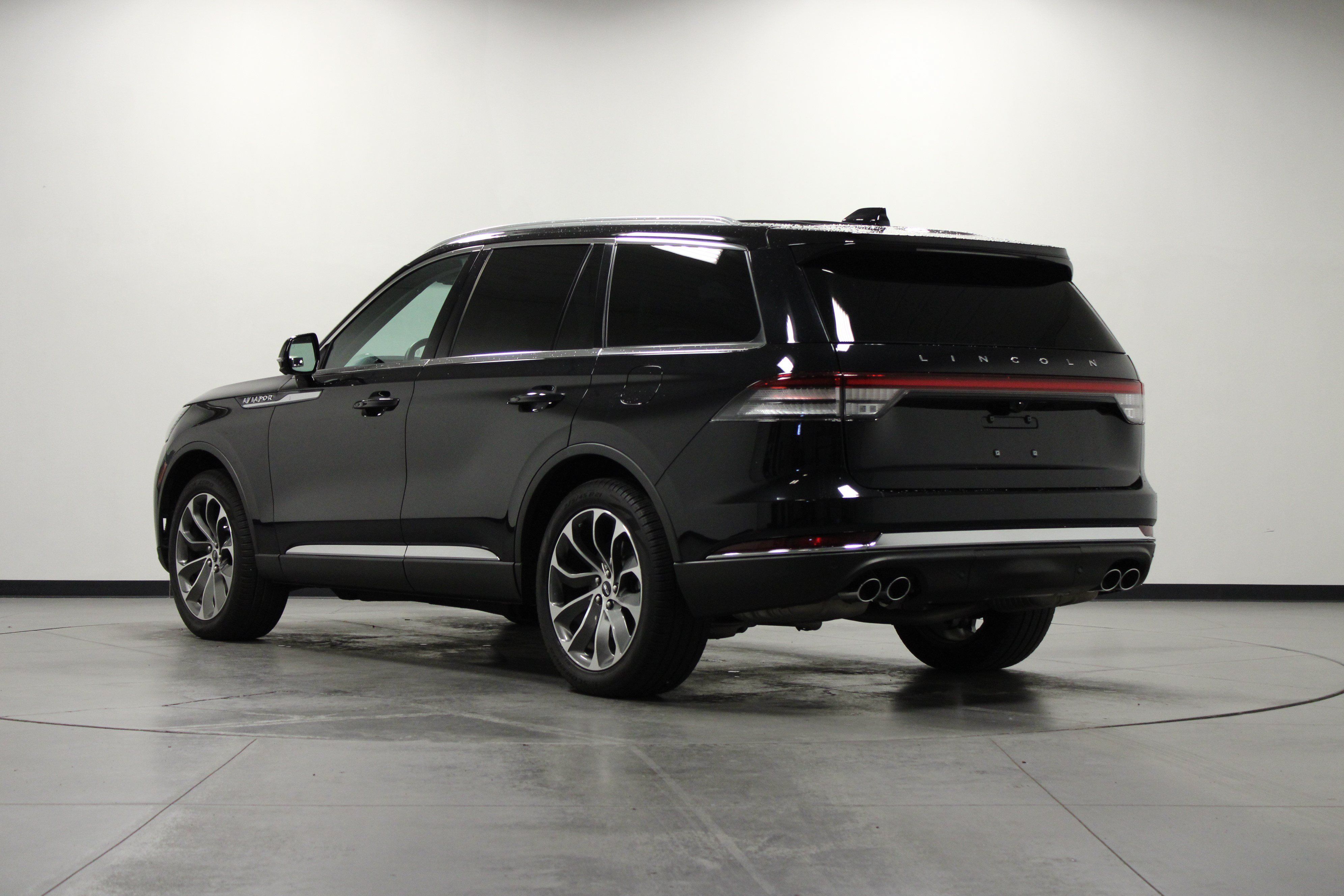 Used 2025 Lincoln Aviator AWD image 6