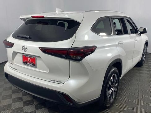 Used 2025 Toyota Highlander XLE AWD/4WD image 8