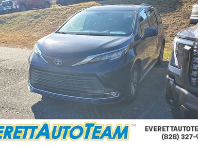 Used 2022 Toyota Sienna XLE