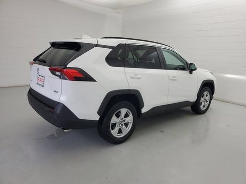 Used 2021 Toyota RAV4 XLE FWD image 5