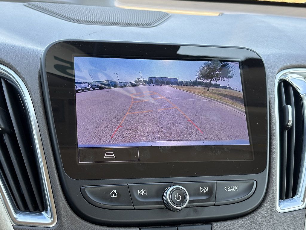 Used 2024 Chevrolet Malibu LT FWD image 9