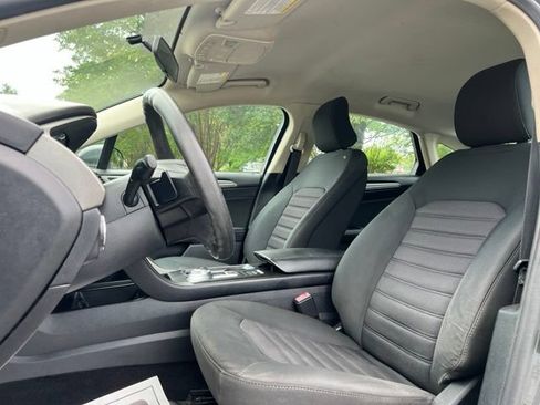 Used 2018 Ford Fusion SE FWD image 13