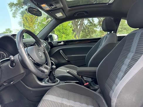 Used 2013 Volkswagen Beetle R-Line FWD image 11