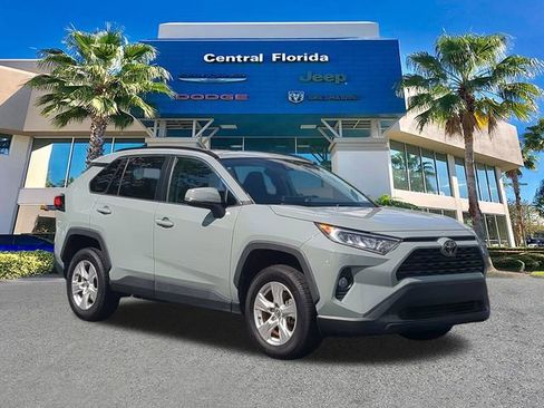 Used 2021 Toyota RAV4 XLE w/ Convenience Package FWD image 2