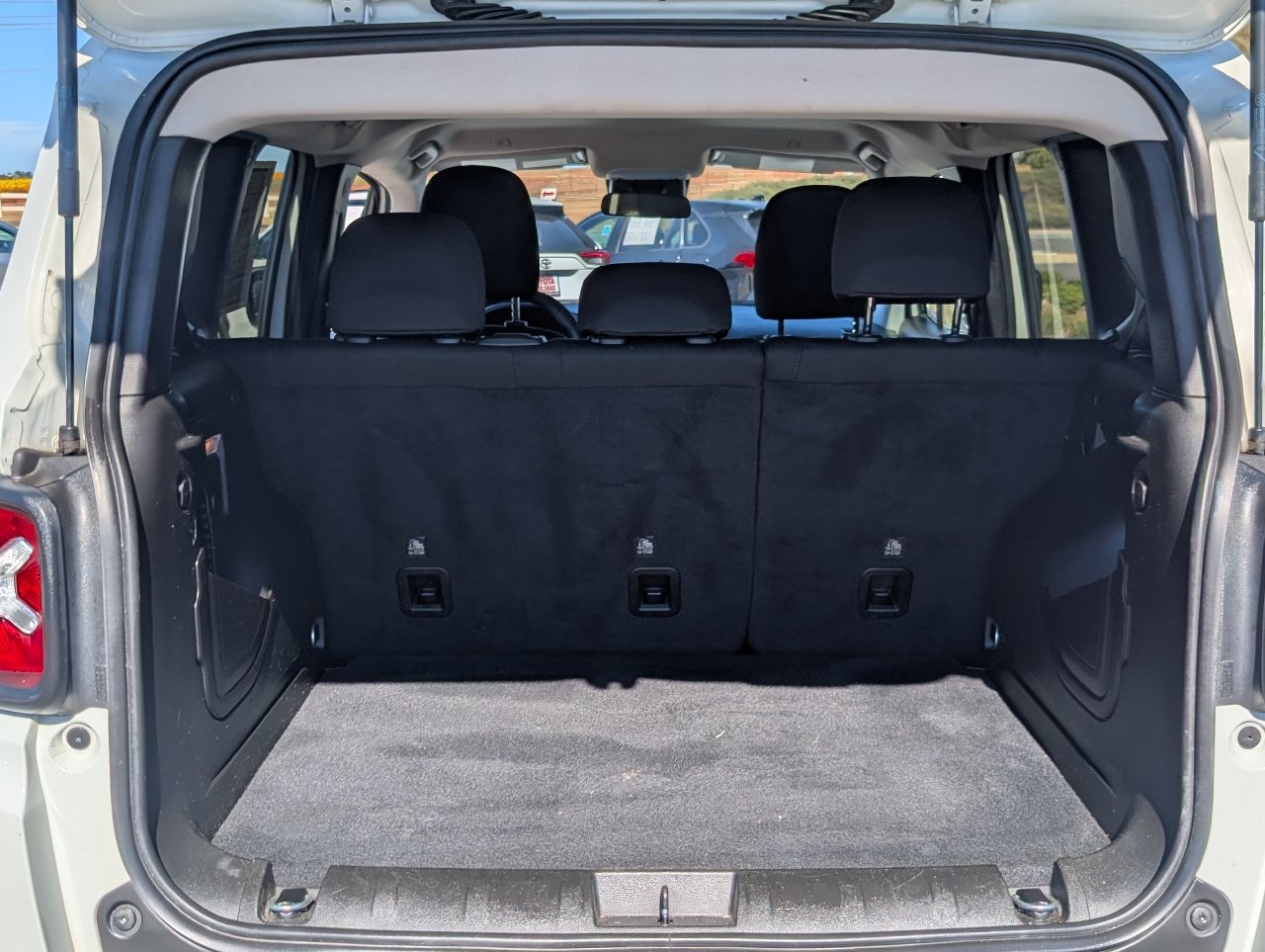 Used 2023 Jeep Renegade Latitude AWD/4WD image 8