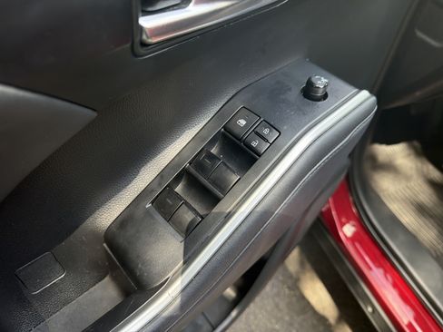 Used 2022 Toyota Highlander XLE AWD/4WD image 15