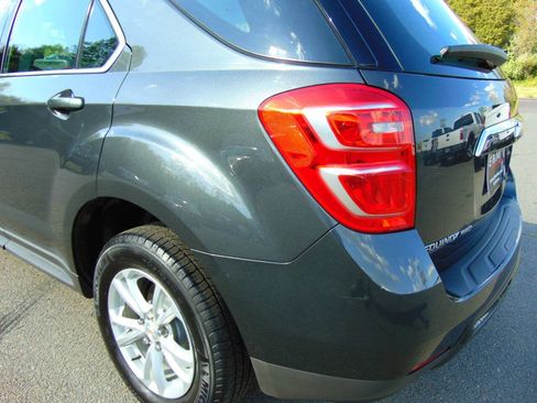 Used 2017 Chevrolet Equinox LS AWD/4WD image 29