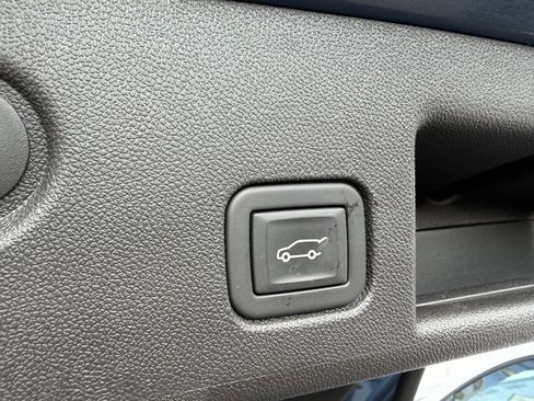 Used 2024 Chevrolet Equinox LT w/ LPO, Floor Liner Package FWD image 11