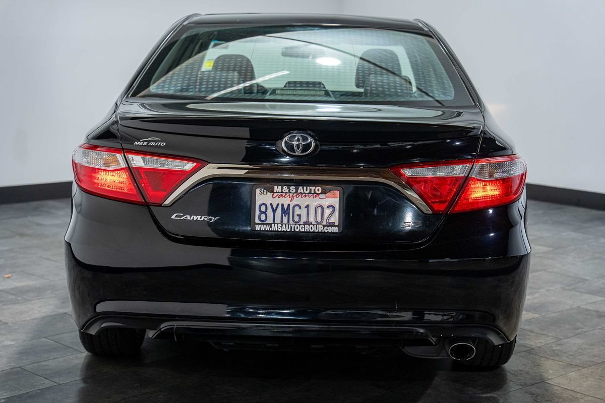 Used 2017 Toyota Camry SE FWD image 3