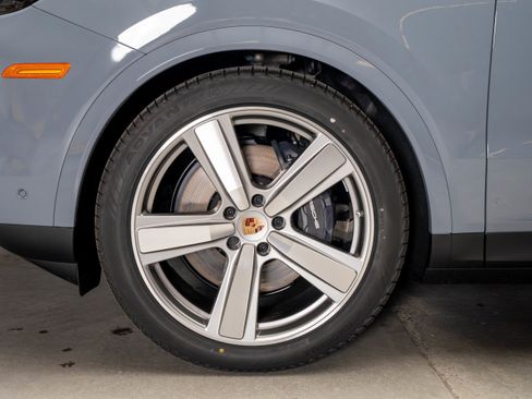 New 2026 Porsche Cayenne AWD/4WD image 18