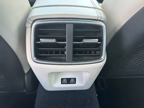 Used 2024 Genesis G70 2.5T AWD/4WD image 11