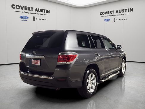 Used 2011 Toyota Highlander 2WD image 5