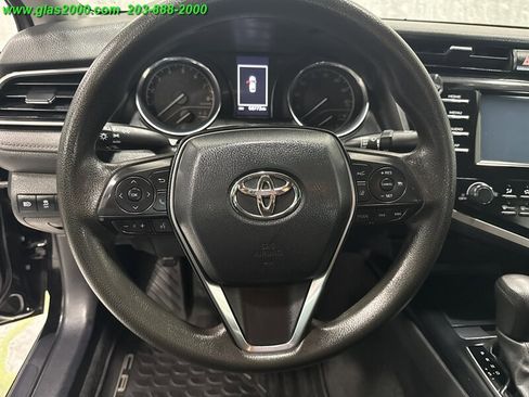 Used 2020 Toyota Camry LE image 4