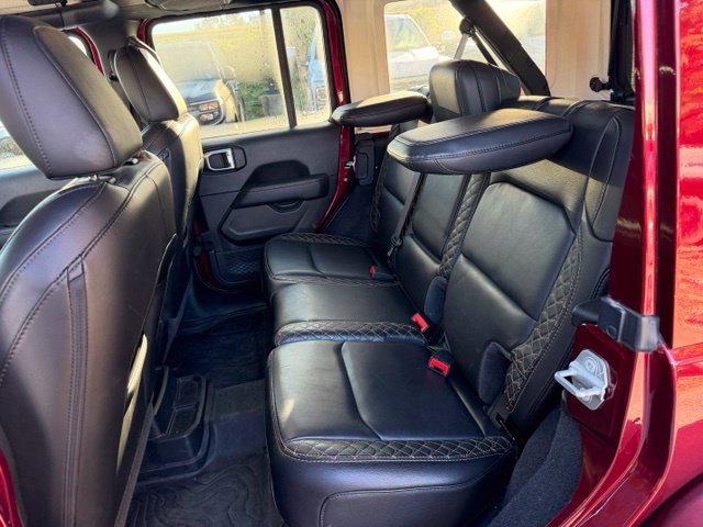 Used 2021 Jeep Wrangler Unlimited Sahara AWD/4WD image 13