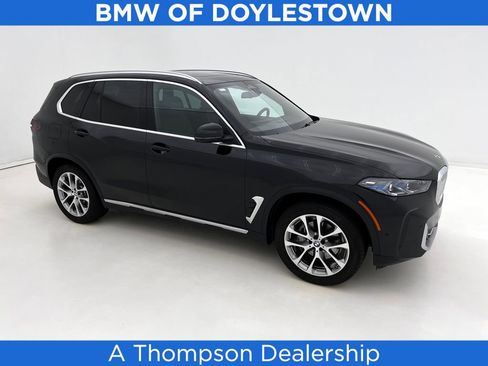 Certified 2026 BMW X5 xDrive40i w/ Premium Package AWD/4WD image 1