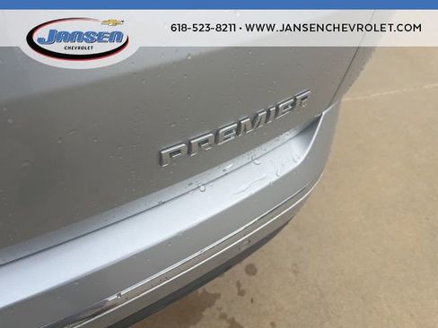 Used 2022 Chevrolet Traverse Premier image 7