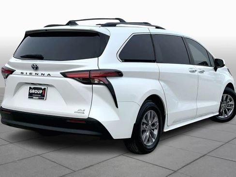 Used 2022 Toyota Sienna XLE image 17