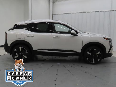 Used 2025 Nissan Kicks SR image 2