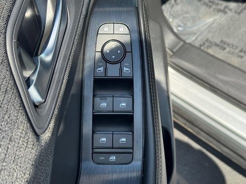 Used 2022 Nissan Rogue SV AWD/4WD image 19