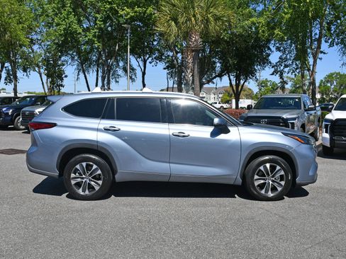 Used 2022 Toyota Highlander XLE image 5