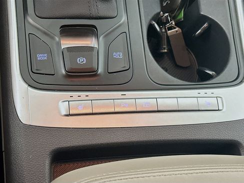 Used 2025 Kia Carnival FWD image 26