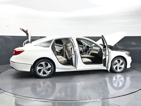 Used 2019 Honda Accord EX image 38