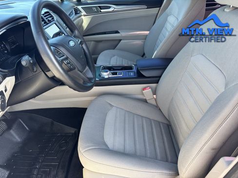 Used 2019 Ford Fusion SE image 18