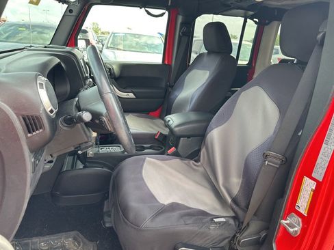 Used 2015 Jeep Wrangler Unlimited Rubicon w/ Connectivity Group AWD/4WD image 16