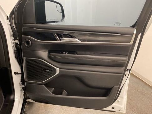 Used 2023 Jeep Wagoneer 4WD w/ Premium Group I image 29