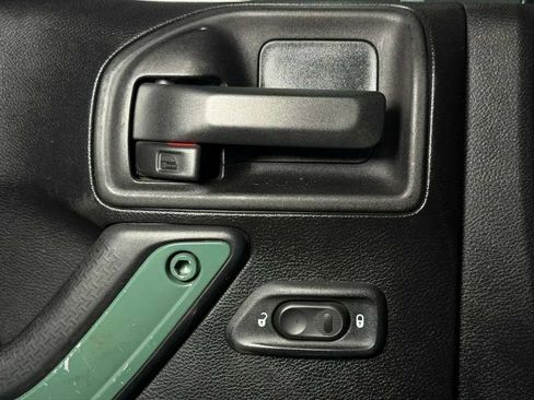 Used 2015 Jeep Wrangler Rubicon w/ Power Convenience Group AWD/4WD image 19