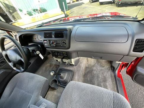Used 1999 Nissan Frontier XE image 16