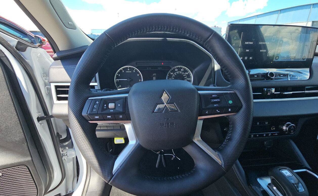 Used 2026 Mitsubishi Outlander LE AWD/4WD image 13