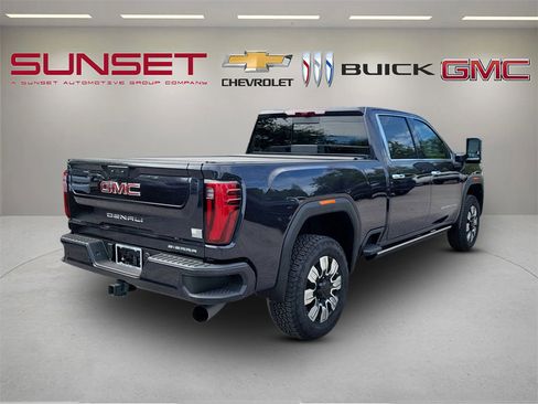 Certified 2025 GMC Sierra 2500 Denali w/ Denali Reserve Package AWD/4WD image 4