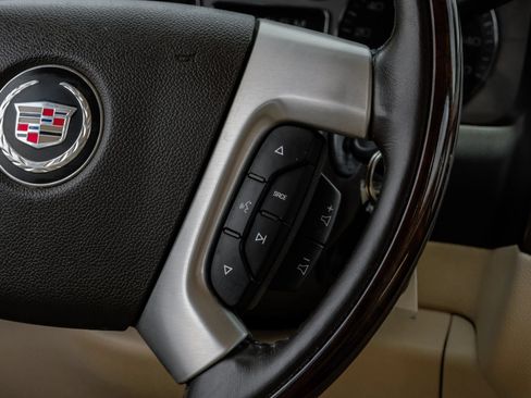 Used 2007 Cadillac Escalade EXT w/ Information Package AWD/4WD image 21