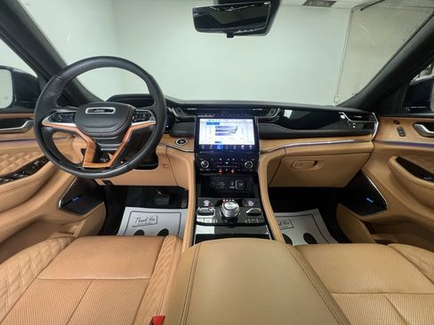 Used 2024 Jeep Grand Cherokee L Summit image 12