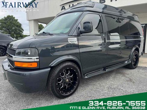Used 2018 Chevrolet Express 2500 image 2