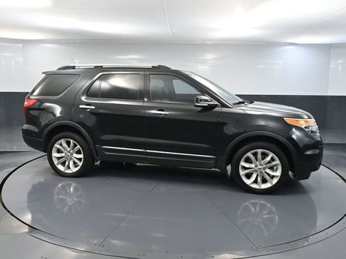 Used 2013 Ford Explorer XLT image 3