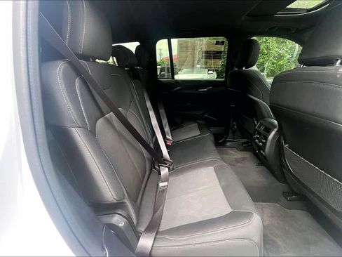Used 2025 Jeep Grand Cherokee Laredo X RWD image 20