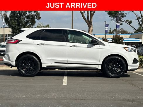 Certified 2022 Ford Edge SE w/ Black Appearance Package AWD/4WD image 9