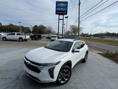 New 2026 Chevrolet Trax LT w/ Driver Confidence Package image 1