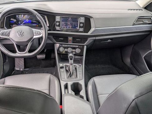 Used 2024 Volkswagen Jetta SE FWD image 16