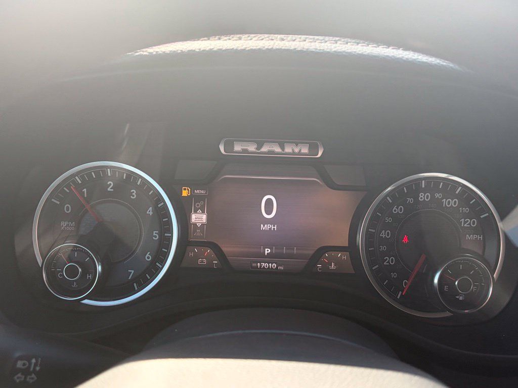 Used 2025 RAM 1500 Laramie w/ Sport Appearance Package AWD/4WD image 27