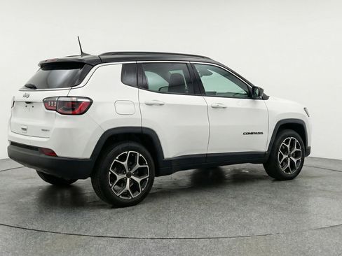 Used 2025 Jeep Compass Limited AWD/4WD image 9