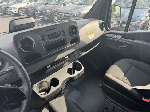 Used 2025 Mercedes-Benz Sprinter 2500 image 18