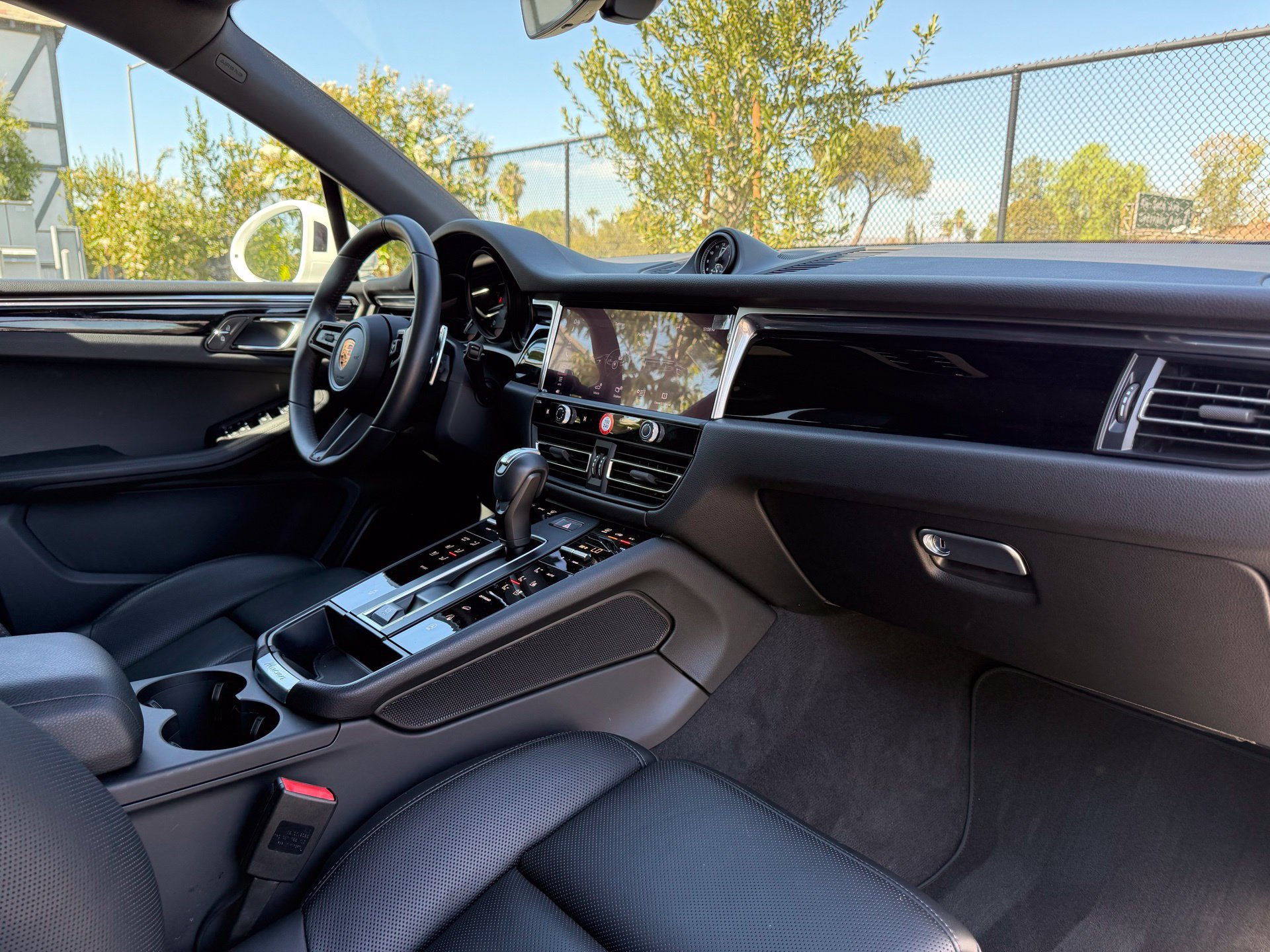 Used 2026 Porsche Macan AWD/4WD image 26