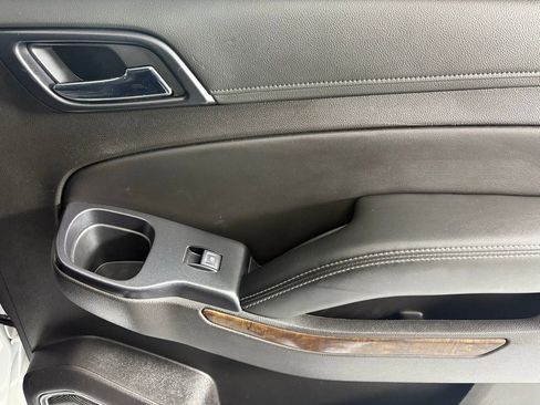 Used 2019 Chevrolet Suburban LT image 18