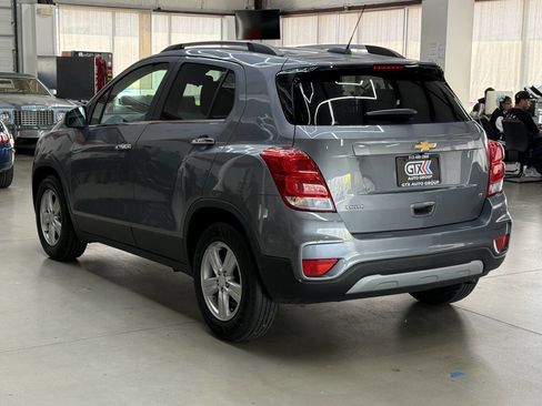 Used 2019 Chevrolet Trax LT w/ LT Convenience Package FWD image 2